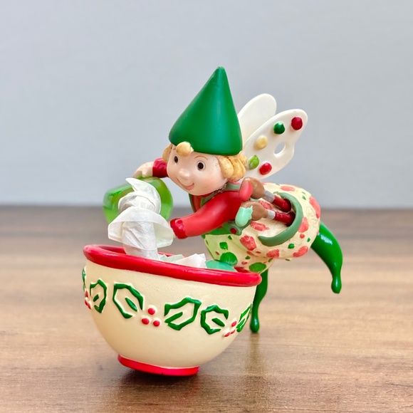 NIB Hallmark Keepsake HUGH THE MERRY BAKERS Ornament 2006 Christmas Elf NEW - Picture 2 of 7